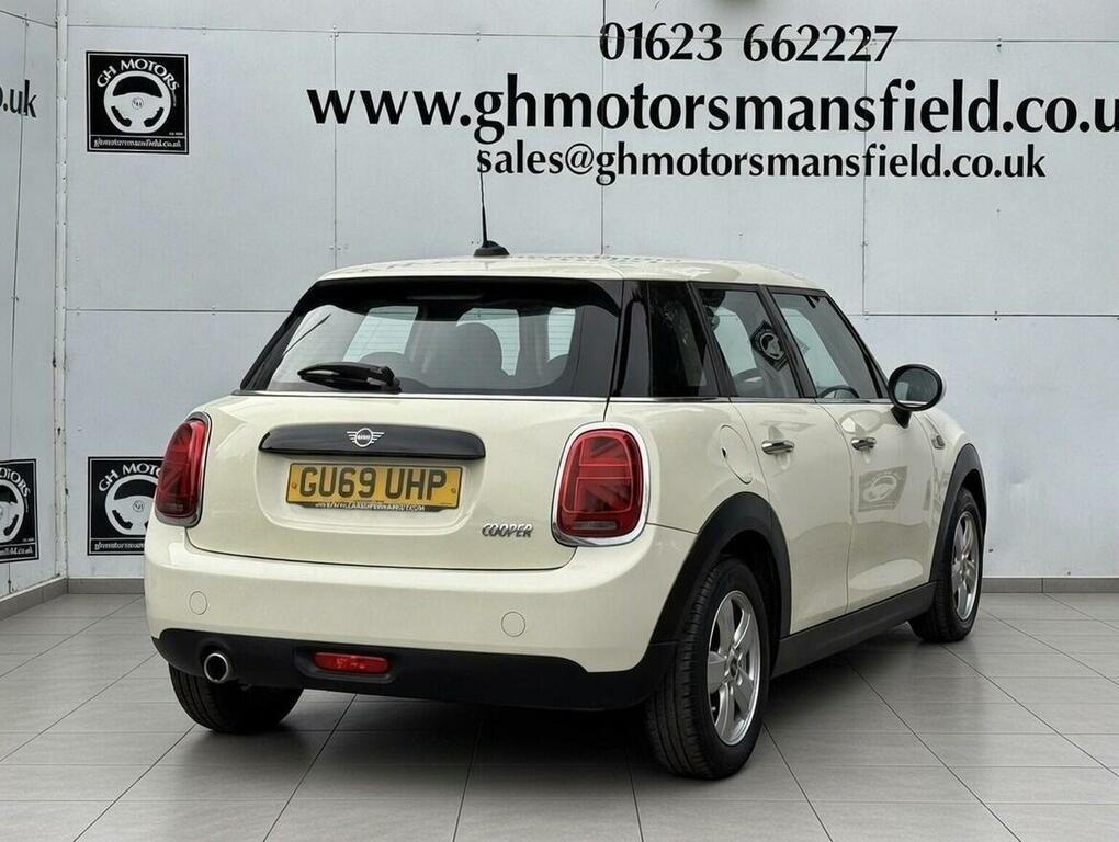 Mini Hatch Hatchback 1.5 Cooper Classic Euro 6 Ss 201 GU69UHP White #3