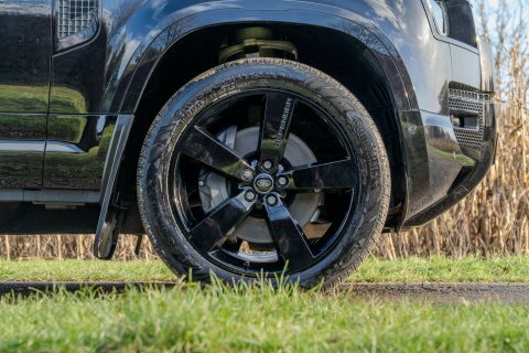 Land Rover Defender P400e Xs Edition  Black #5