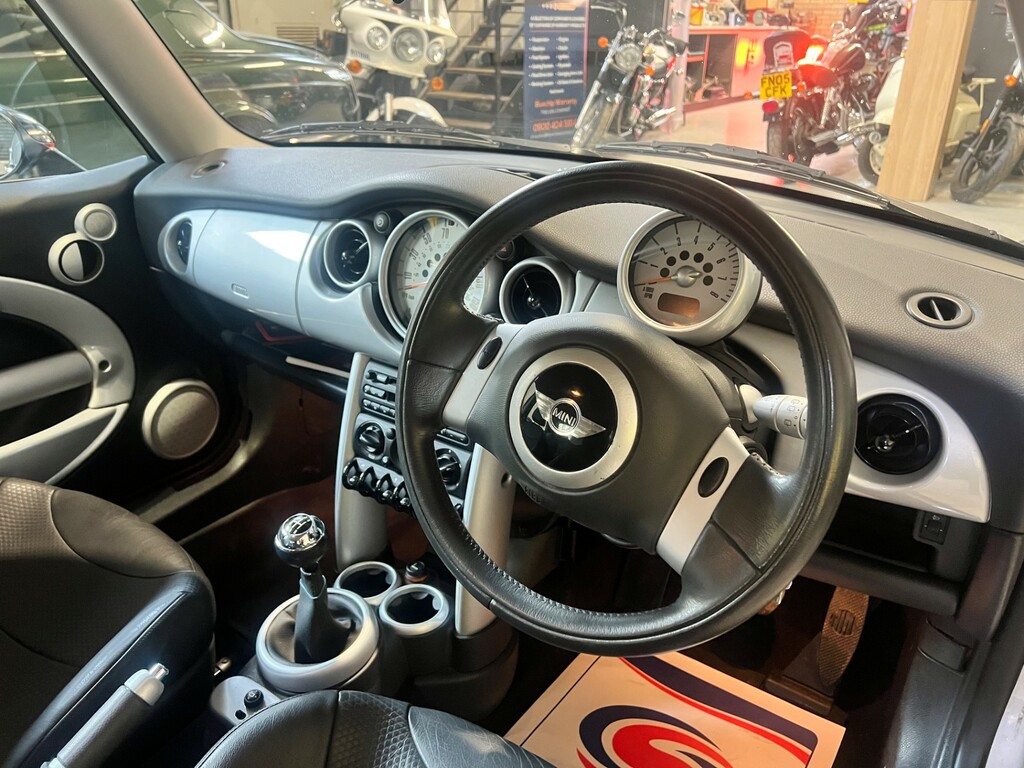 Mini Hatch 1.6 One Yellow #13