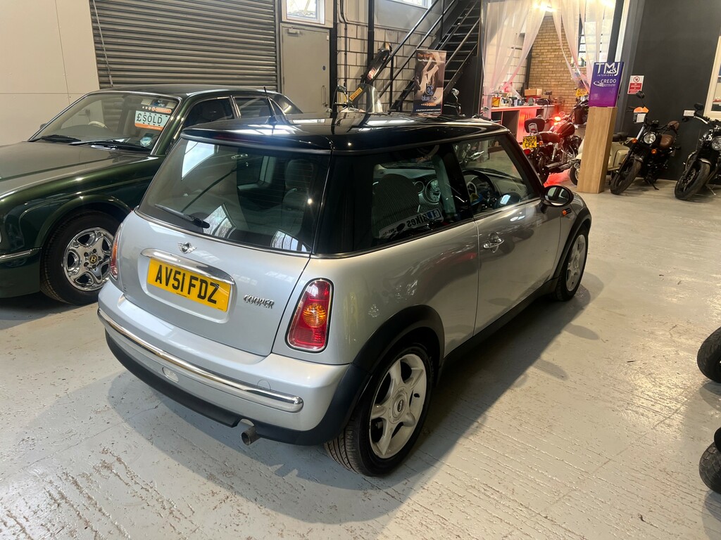 Mini Hatch 1.6 One Yellow #3