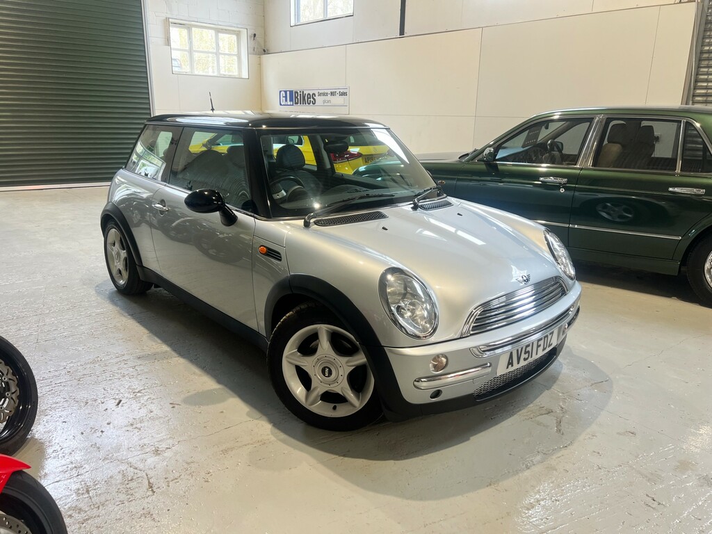 Mini Hatch 1.6 One Yellow #1