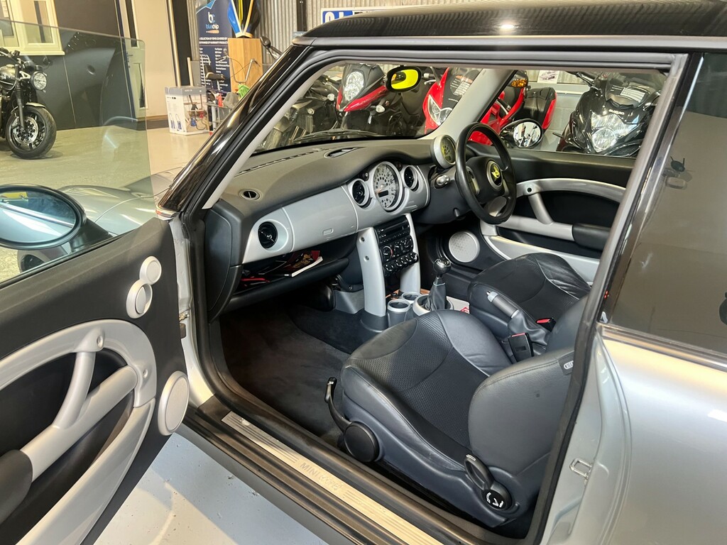 Mini Hatch 1.6 One Yellow #14