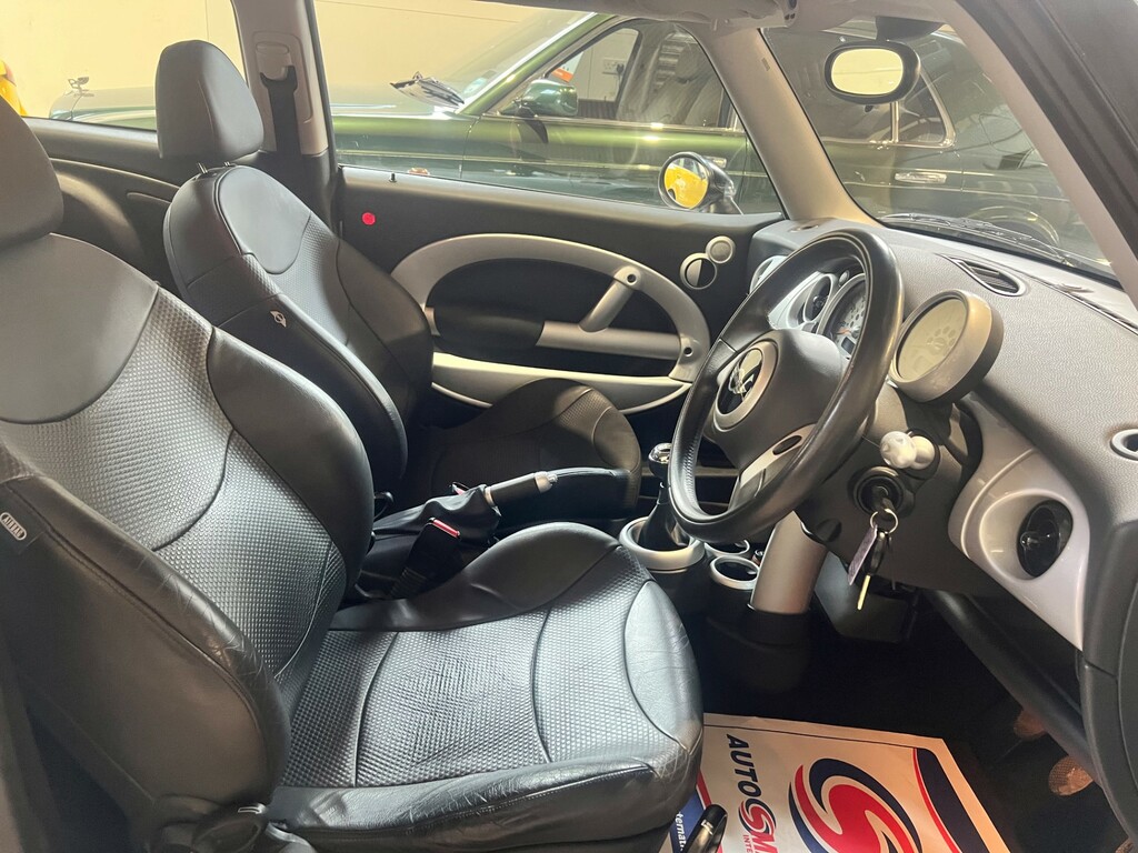 Mini Hatch 1.6 One Yellow #12