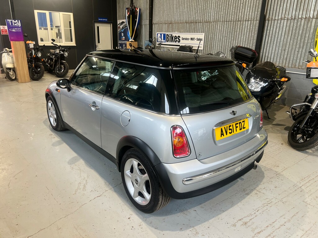Mini Hatch 1.6 One Yellow #4
