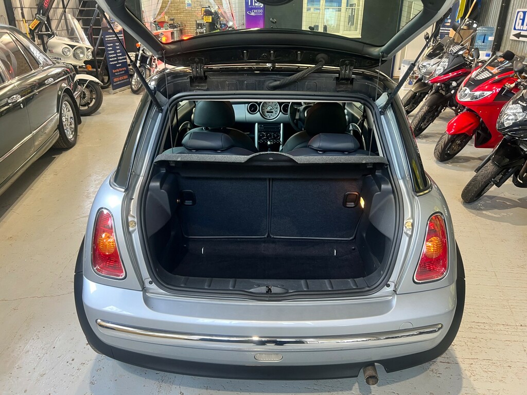 Mini Hatch 1.6 One Yellow #19