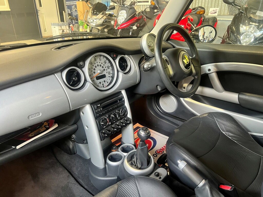 Mini Hatch 1.6 One Yellow #16