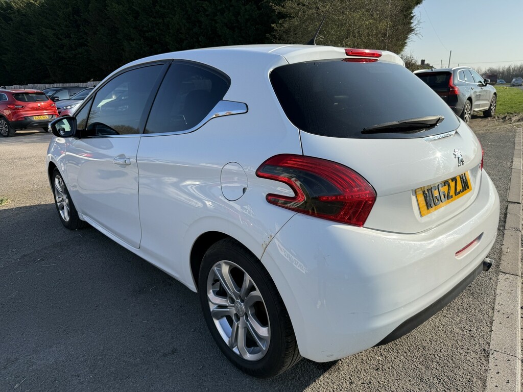 Peugeot 208 Hatchback 1.4 Hdi Allure 2013 WG62ZJN White #6