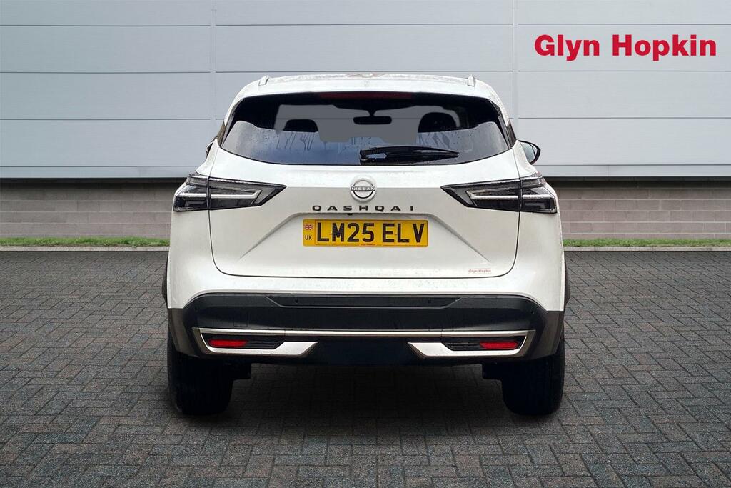 Nissan Qashqai 1.3 Dig-t Mh N-connecta LM25ELV White #4