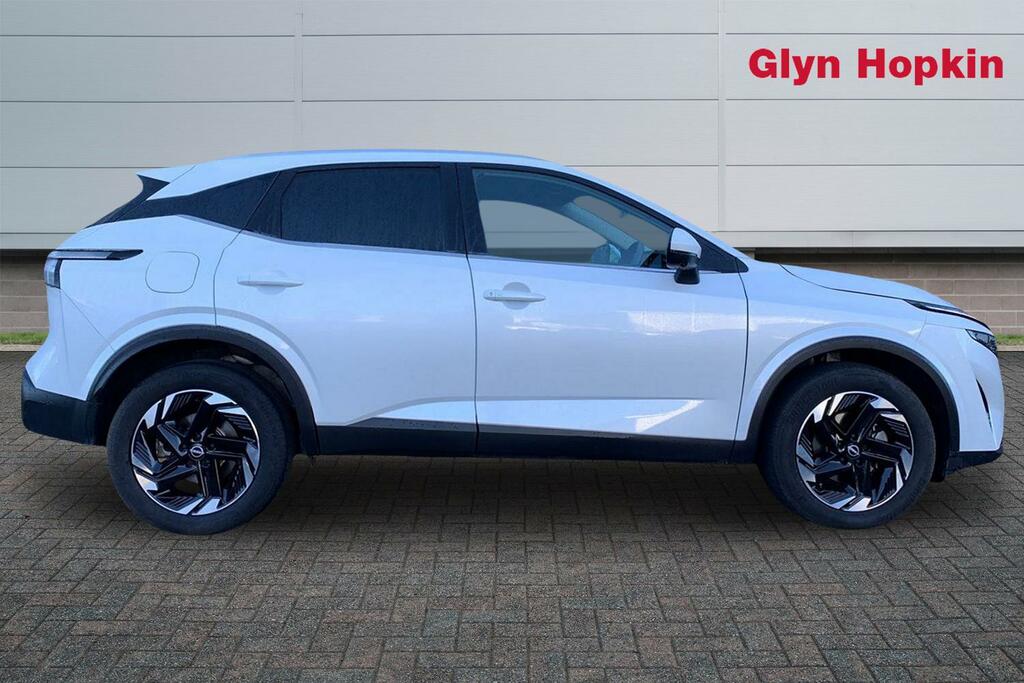 Nissan Qashqai 1.3 Dig-t Mh N-connecta OX74HPC White #2