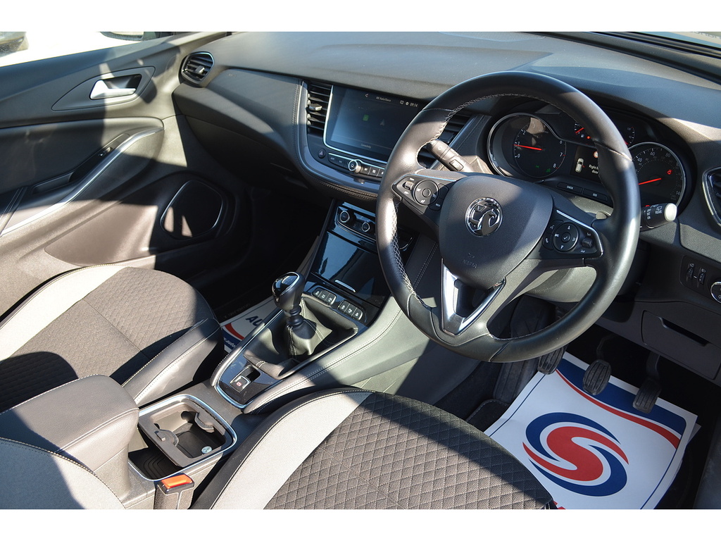 Vauxhall Grandland X Turbo Sport Nav SC18RVP White #2