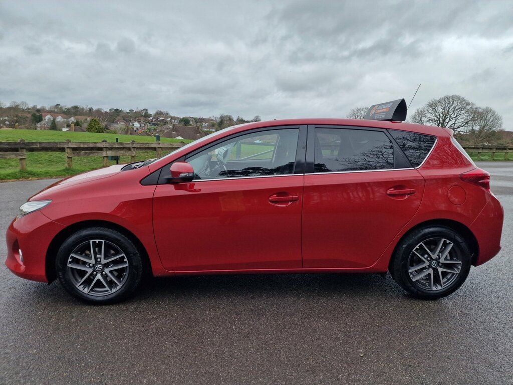 Toyota Auris 1.6 V-matic Icon Plus Hatchback DA15LPF Red #2