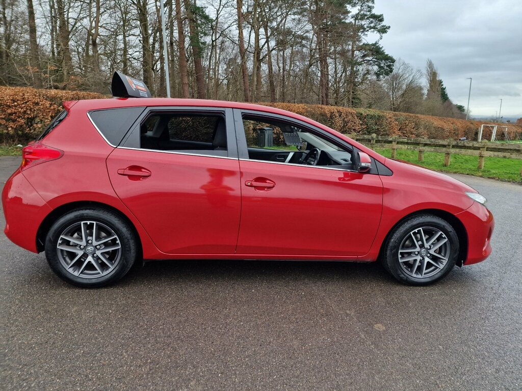 Toyota Auris 1.6 V-matic Icon Plus Hatchback DA15LPF Red #6
