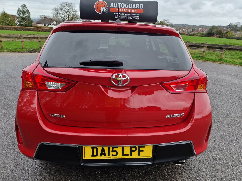 Toyota Auris 1.6 V-matic Icon Plus Hatchback DA15LPF Red #4