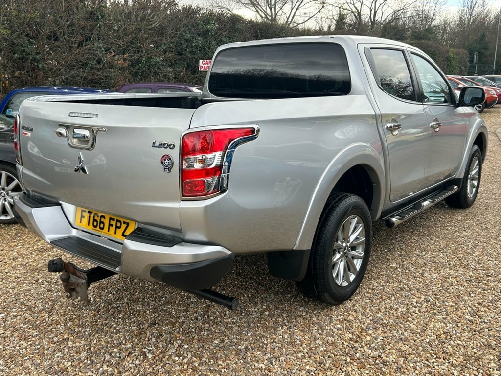 Mitsubishi L200 2.4 Di-d Dc Barbarian Pickup Double Cab FT66FPZ Silver #6