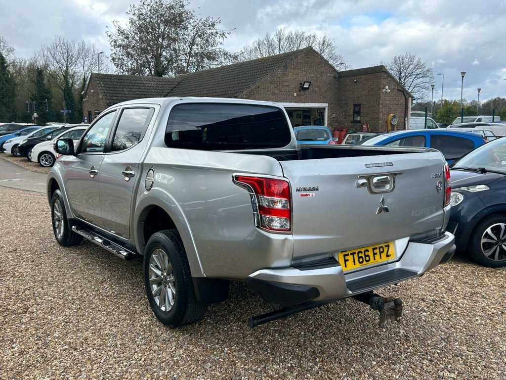 Mitsubishi L200 2.4 Di-d Dc Barbarian Pickup Double Cab FT66FPZ Silver #4