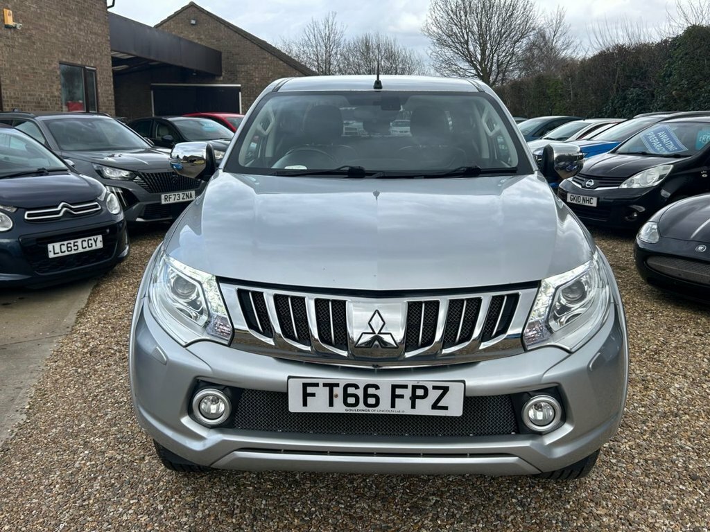 Mitsubishi L200 2.4 Di-d Dc Barbarian Pickup Double Cab FT66FPZ Silver #2