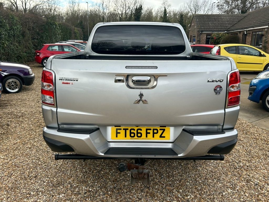 Mitsubishi L200 2.4 Di-d Dc Barbarian Pickup Double Cab FT66FPZ Silver #5