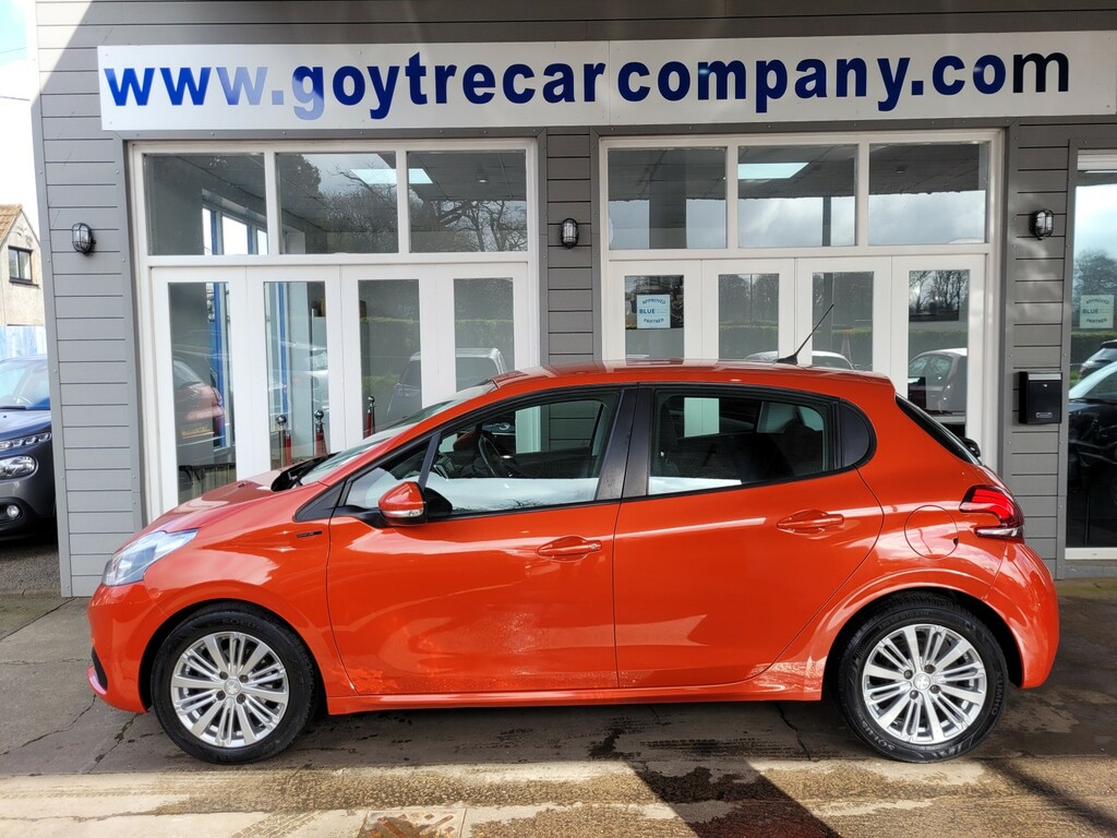 Peugeot 208 Hatchback 1.2 Puretech Signature 202019 Orange
