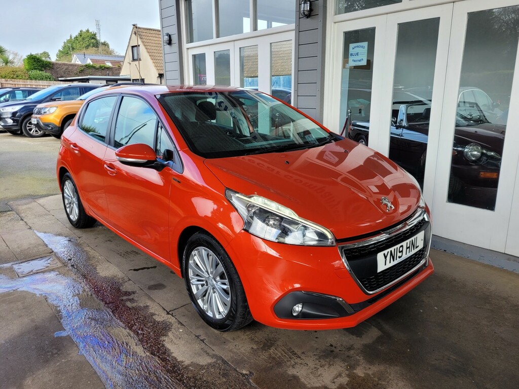 Peugeot 208 Hatchback 1.2 Puretech Signature 202019 YN19HNL Orange #5