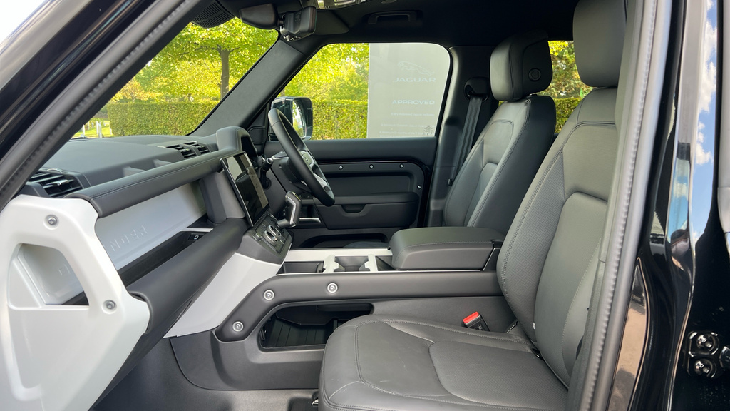 Land Rover Defender 130 X-dynamic Hse 130 Black #3