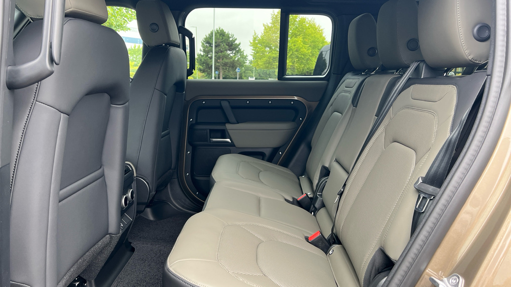 Land Rover Defender 110 S 110  #4