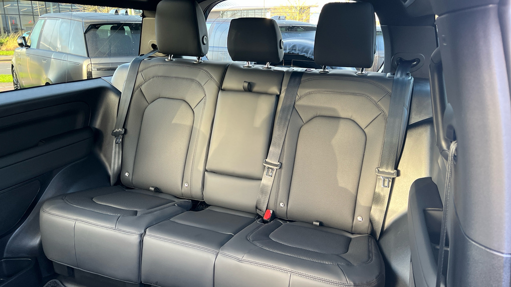 Land Rover Defender 90 X-dynamic Se 90 Matt Edition Black #4