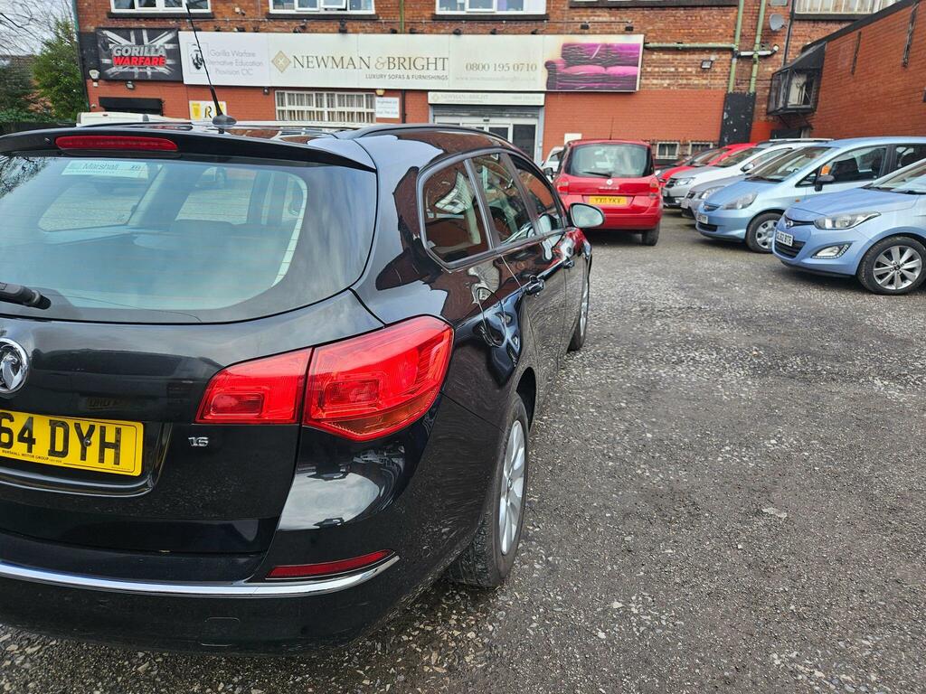 Vauxhall Astra 1.6 16V Design Sports Tourer Euro 5 Black #6