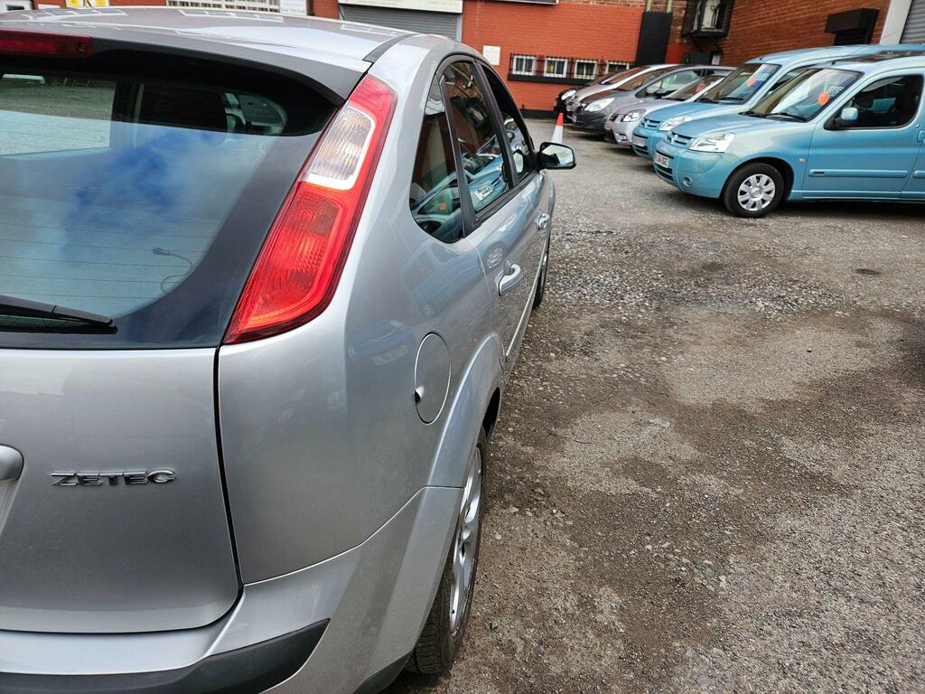 Ford Focus 1.6 Zetec Climate Silver #6