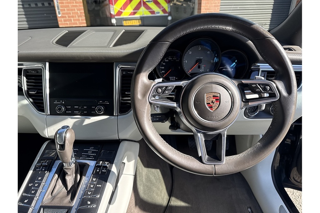 Porsche Macan Td V6 S U2062 CJ17YXL Green #3