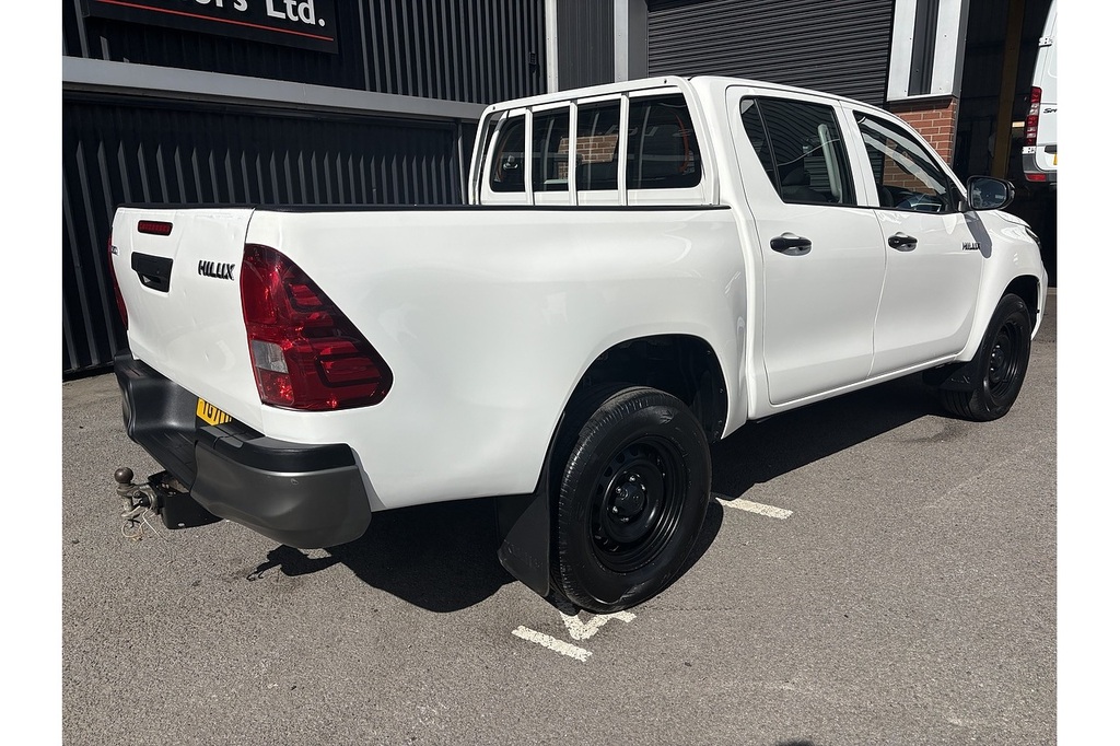 Toyota HILUX D-4d Active U1947 Ulez YG71UHO White #3