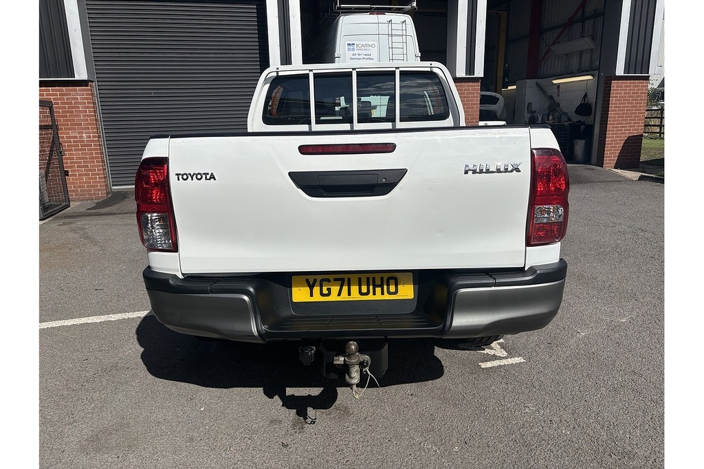 Toyota HILUX D-4d Active U1947 Ulez YG71UHO White #5