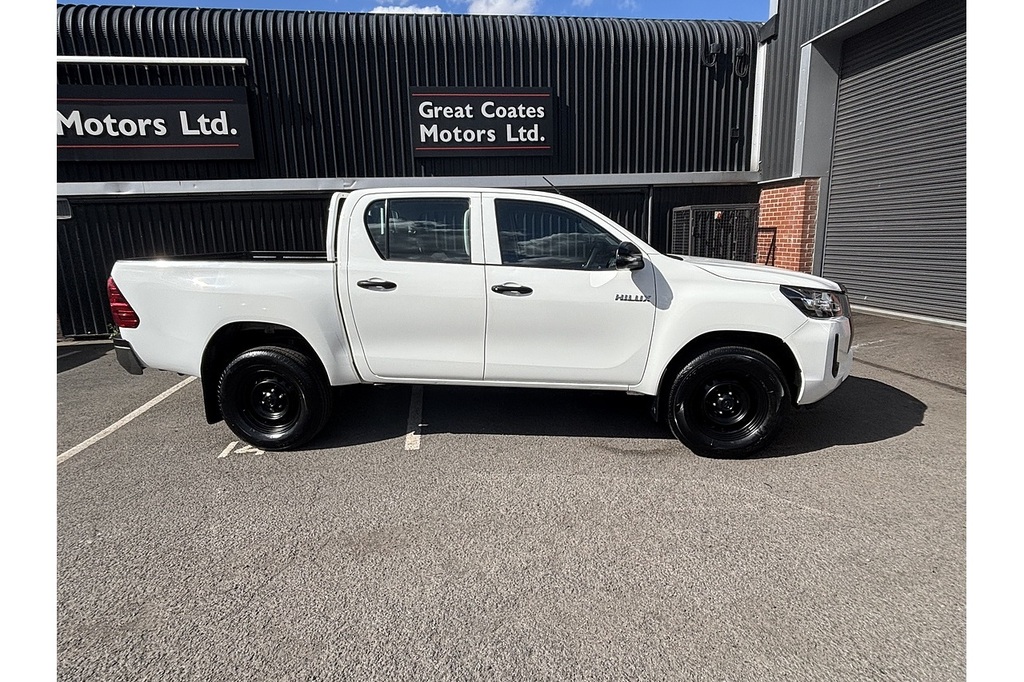 Toyota HILUX D-4d Active U1947 Ulez YG71UHO White #4