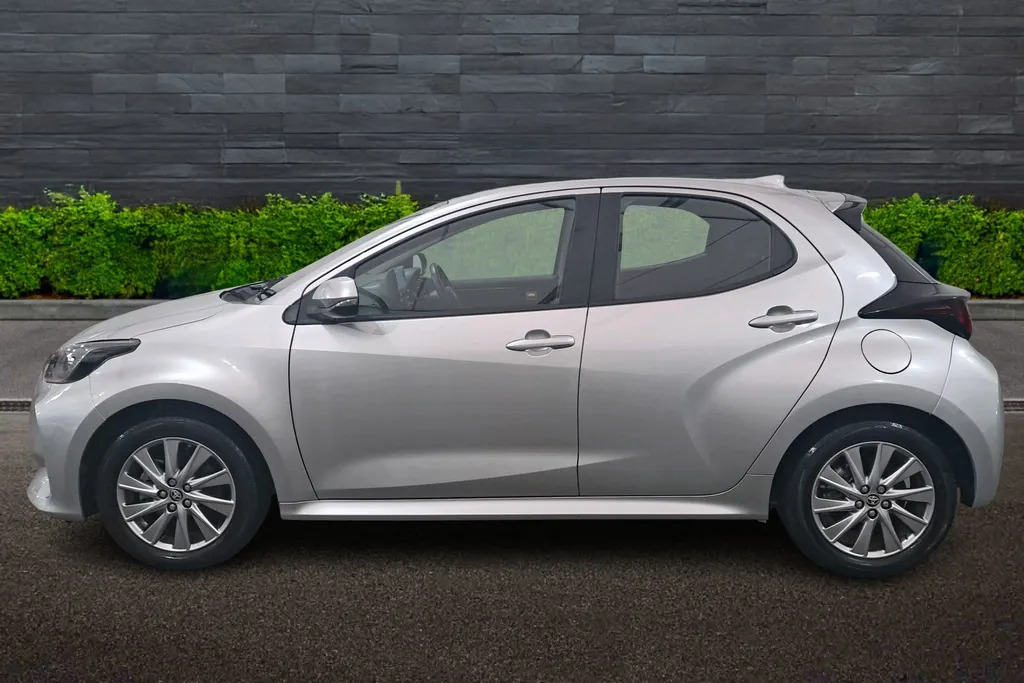 Toyota Yaris Hatchback 1.5 Hybrid Icon WD72AWC Silver #5