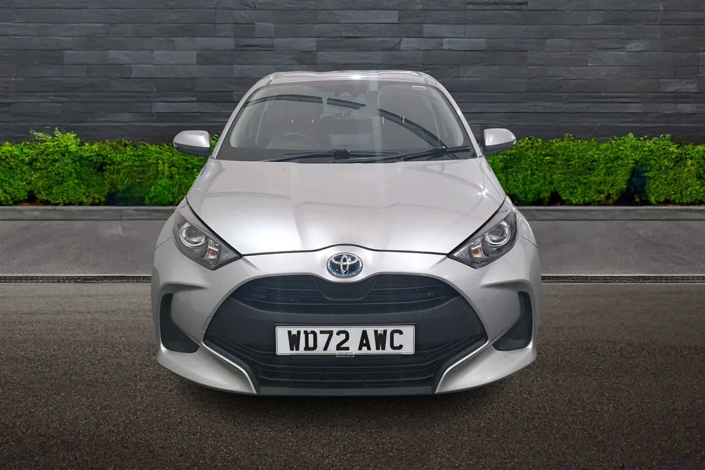Toyota Yaris Hatchback 1.5 Hybrid Icon WD72AWC Silver #3