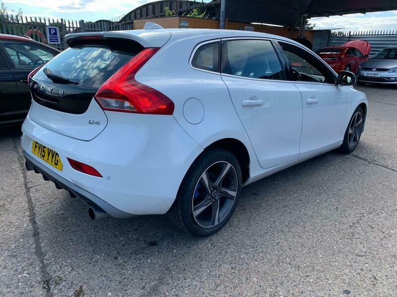 Volvo V40 2.0 D4 R-design Euro FY15YYG White #6