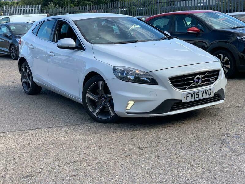 Volvo V40 2.0 D4 R-design Euro FY15YYG White #2