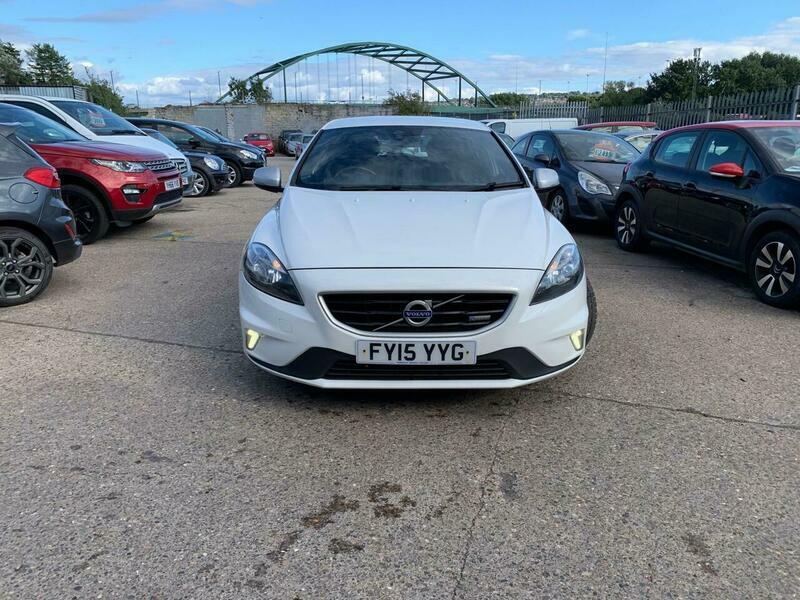 Volvo V40 2.0 D4 R-design Euro FY15YYG White #3