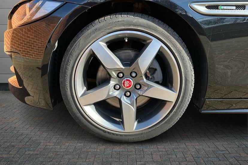 Jaguar XE 2.0D 180 R-sport Black #5