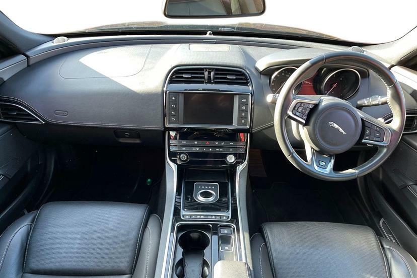Jaguar XE 2.0D 180 R-sport Black #6