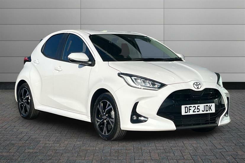 Toyota Yaris 1.5 Hybrid Design Cvt White