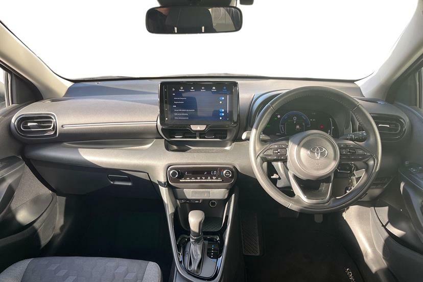 Toyota Yaris 1.5 Hybrid Design Cvt DF25JDK White #6