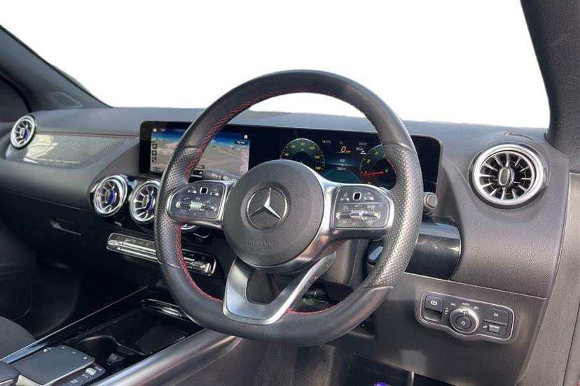 Mercedes-Benz GLA Class 200 Amg Line Executive FP23TNU Red #5