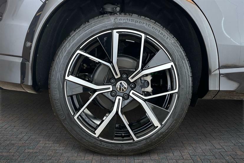 Volkswagen Tiguan 1.5 Etsi 150 R-line Launch Edition Dsg AO75NHH Black #5