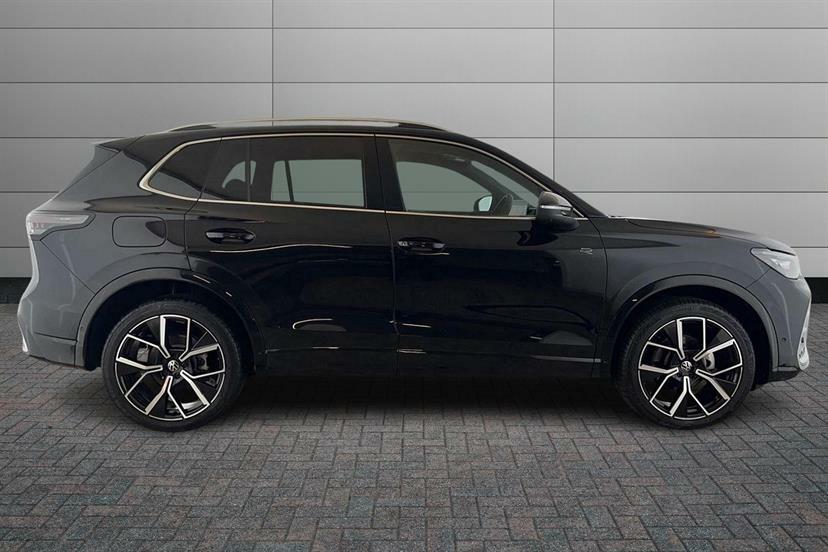 Volkswagen Tiguan 1.5 Etsi 150 R-line Launch Edition Dsg AO75NHH Black #4