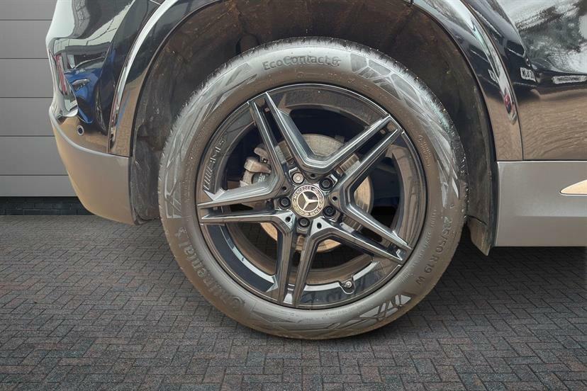 Mercedes-Benz GLA Class 200 Amg Line Executive EK74HAA Black #4