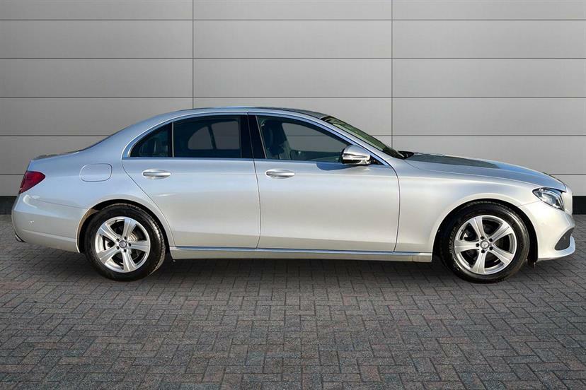 Mercedes-Benz E Class E220d Se 9G-tronic DE16UUS Black #4