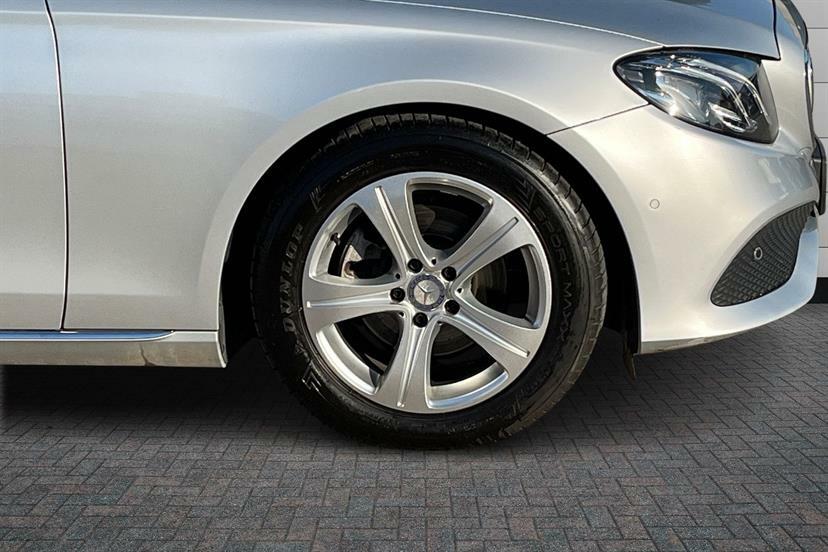 Mercedes-Benz E Class E220d Se 9G-tronic DE16UUS Black #5