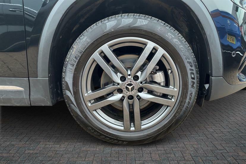 Mercedes-Benz GLA Class 180 Sport Edition KN25PUA Black #4