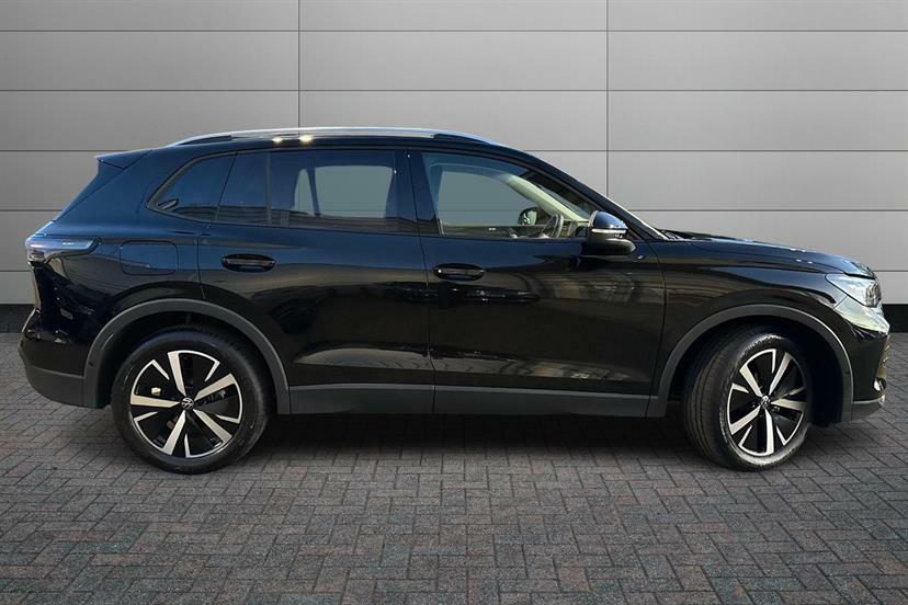 Volkswagen Tiguan 1.5 Etsi 150 Match Dsg EF75CWT Black #4