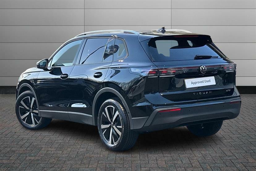 Volkswagen Tiguan 1.5 Etsi 150 Match Dsg EF75CWT Black #3